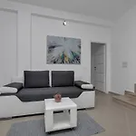 شقة Petar
