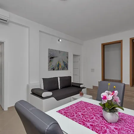 Petar Appartamento Makarska